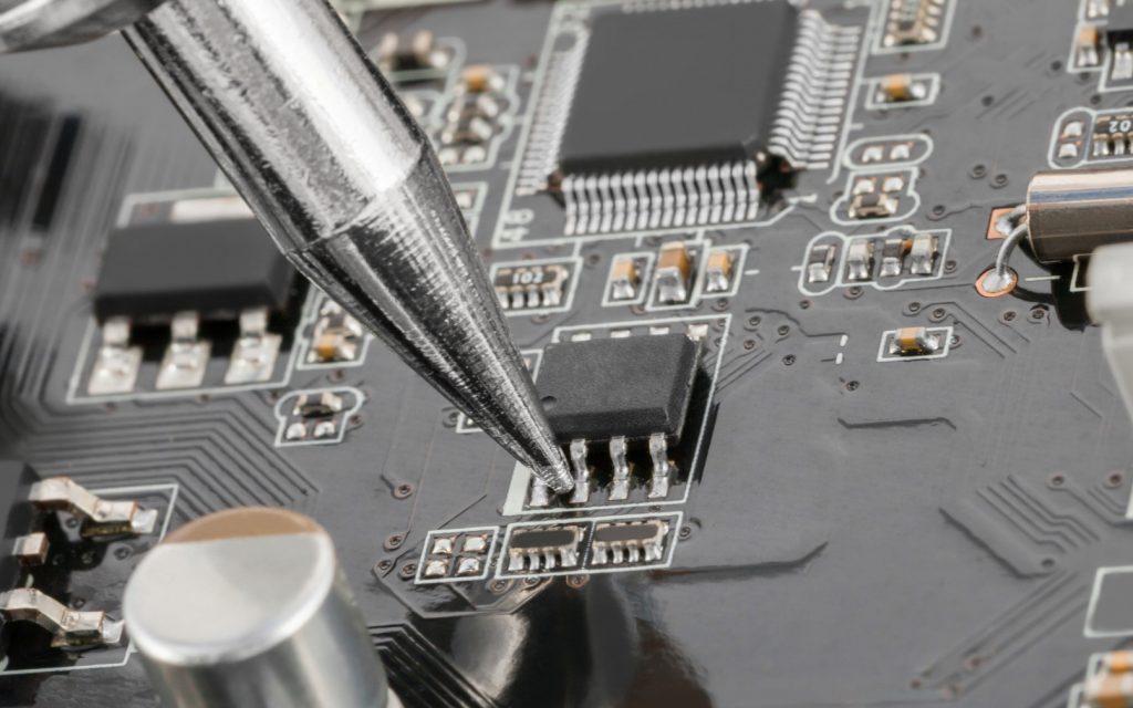 Microsoldering 1024x640 1